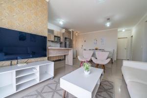 054 - Excelente apto com 03 dormitórios em Bombas