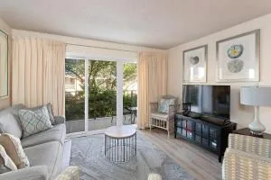 Beach Club # 108 - 东区