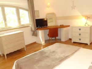 Maisons de vacances Maison Taillades, 6 pieces, 6 personnes - FR-1-708-59 : photos des chambres