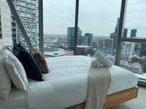 Serenity Stayz - 3 Bedroom Apartment in Melbourne CBD