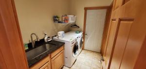 Beautiful 4+ bed 3 bath Condo 20 minutes to Madison