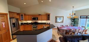 Beautiful 4+ bed 3 bath Condo 20 minutes to Madison