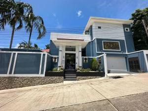 Cyrille Villa Luxury 4 Bedrooms Holiday Home