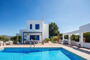 Villa Blanca Collection