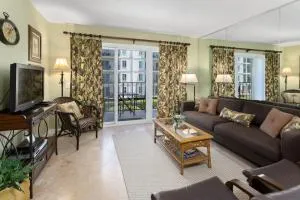 Beach Club # 225 - 东区