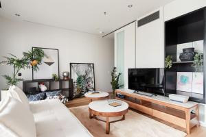 Urban Artistry Loft - A Haven Above the Bustle