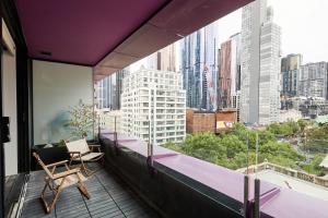 Urban Artistry Loft - A Haven Above the Bustle