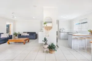 Bay Breeze - Easygoing Beachside Living for Families - 赫维湾