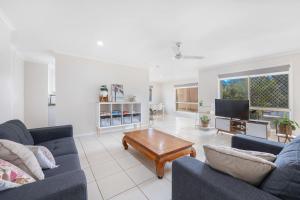 Bay Breeze - Easygoing Beachside Living for Families