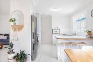 Bay Breeze - Easygoing Beachside Living for Families