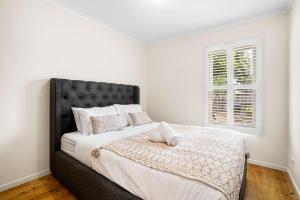 Cabinesque Comfort - A Refreshing Beachside Retreat