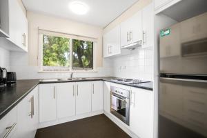 Cabinesque Comfort - A Refreshing Beachside Retreat