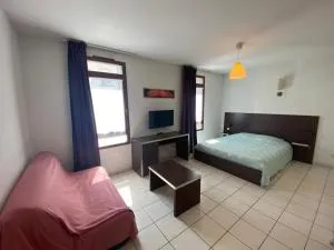 Studio Cité médiévale 250 m - Cazilhac