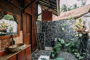 WOODEN HOUSE CANDIDASA
