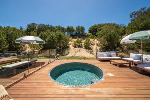 Highburys Peaceful Retreat with gas heated plunge pool