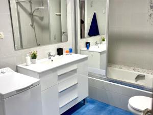 APARTBEACH PINEDA 1 VISTAS PLAYA y PISCINA