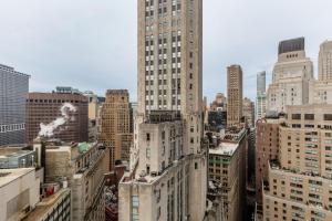 FiDi 1br w fitness center nr freedom tower NYC-1340