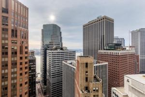 FiDi 1br w fitness center nr freedom tower NYC-1340