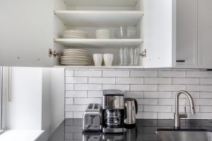 FiDi 1br w fitness center nr freedom tower NYC-1340