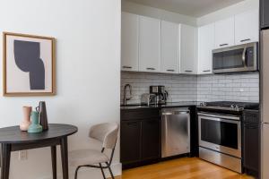 FiDi 1br w 3-story gym doorman game room NYC-1339