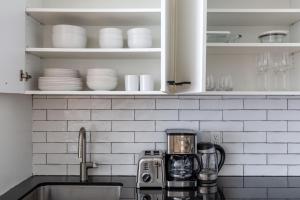 FiDi 1br w 3-story gym doorman game room NYC-1339