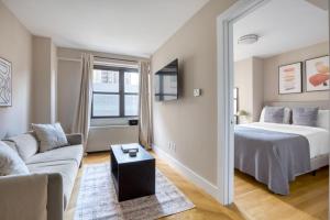 UES 1br w gym doorman walk to central park NYC-1332