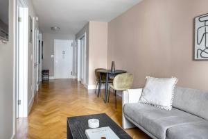 UES 1br w gym doorman walk to central park NYC-1332