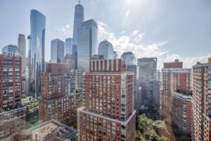 Tribeca 2BR City views Indoor pool Gym NYC-172