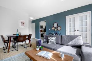 Tribeca 2BR City views Indoor pool Gym NYC-172