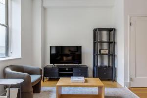 FiDi 1br w gym doorman lounge nr park NYC-1344