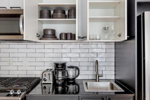 FiDi 1br w gym doorman lounge nr park NYC-1344