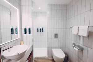 Deluxe King Room with Stadium View room in Hilton Garden Inn Manchester Emirates Old Trafford