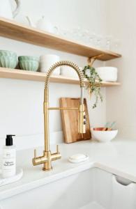 Cute Beach House - 4 mins walk