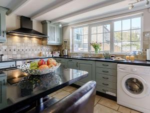 4 Bed in New Quay 78589