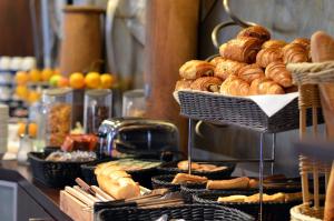 Hotels Kyriad Dijon Est Mirande : photos des chambres