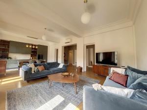 Nestor&Jeeves - BELLE EPOQUE - Central, Close sea