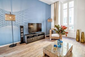 Nestor&Jeeves - ADRIANA - Central, Close sea