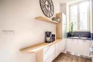 Nestor&Jeeves - ADRIANA - Central, Close sea