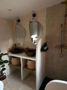 Chalets Magnifique chalet en bord de riviere : photos des chambres