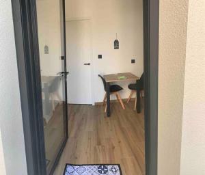 La Pomme de Pin - T1 Calme et Central - Meublé de Tourisme classé 2 étoiles