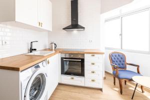 SERAFIM BEACH APARTMENT - Heart of the Old Town