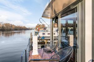 Charming Tiny Houseboat Escape Near Amsterdam by Weltevreden Experience