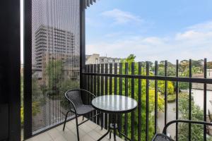 The SkyNook Sun-Drenched Shimmer by Albert Park