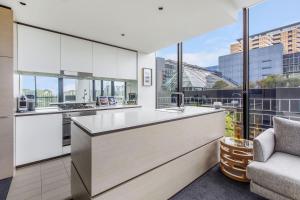 The SkyNook Sun-Drenched Shimmer by Albert Park