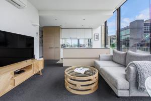 The SkyNook Sun-Drenched Shimmer by Albert Park