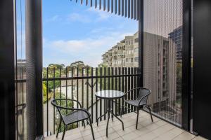 The SkyNook Sun-Drenched Shimmer by Albert Park