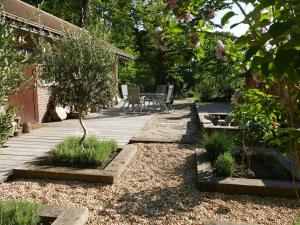 The Stables - 2 bed with large garden and hot tub.