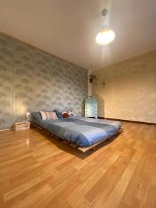 SpazioViola appartamento intimo boho style uno spazio magico per lenergia che si respira in un palazzo della vecchia Bologna Qui nulla è perfetto ma tutto racconta No Wi-Fi No aria condizionata