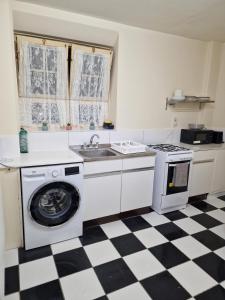 Waterloo - Zone 1 - Spacious one bedroom flat