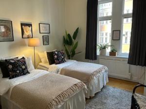 Stockholm Loft Haven 3 Beds in a 1- Bedroom Gem - 917